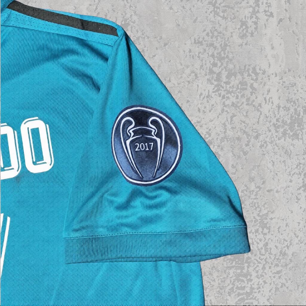 Cristiano Ronaldo 2018 Classic Spanish Away Signature Tribute Jersey - Printed Signature Shirt image 4 - printed signature football gift