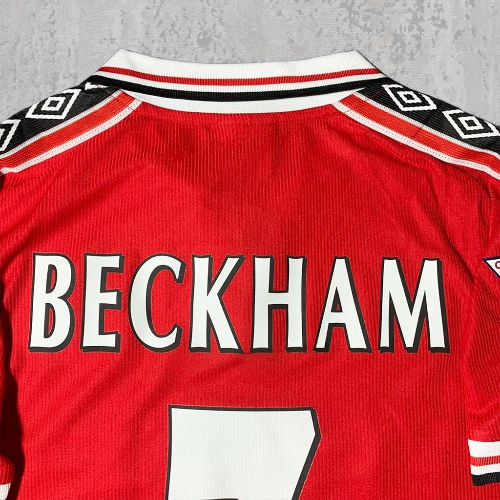 David Beckham 1999 Classic Manchester Red Signature Tribute Jersey - Printed Signature Shirt image 2 - printed signature football gift