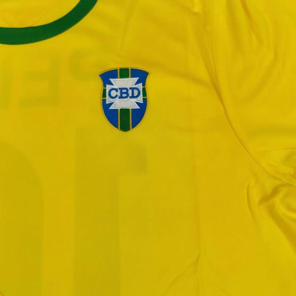 Pelé 1970 Classic Yellow South American Signature Tribute Jersey - Printed Signature Shirt image 3 - printed signature football gift
