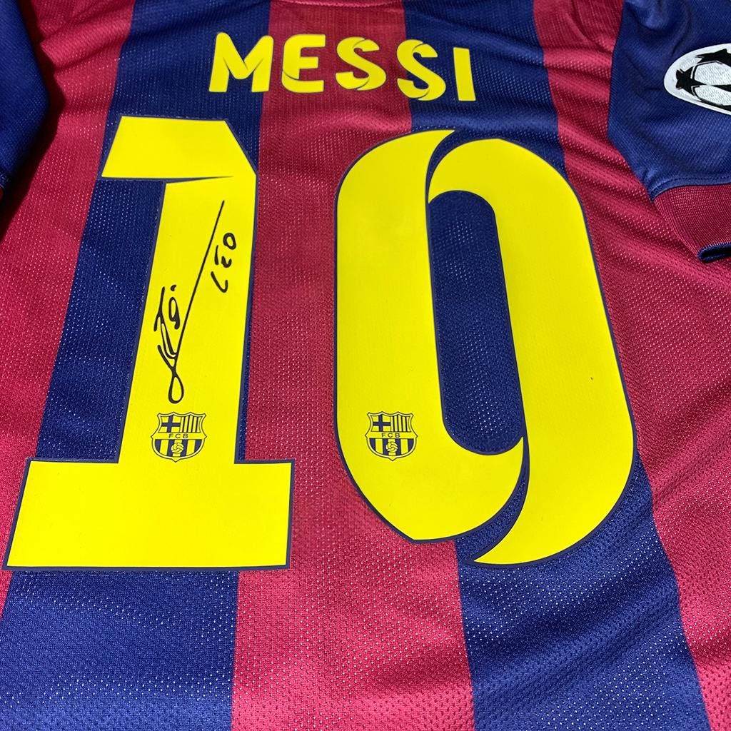 Lionel Messi 2015 Treble Season Red Blue Signature Tribute Jersey - Printed Signature Shirt image 2 - printed signature football gift
