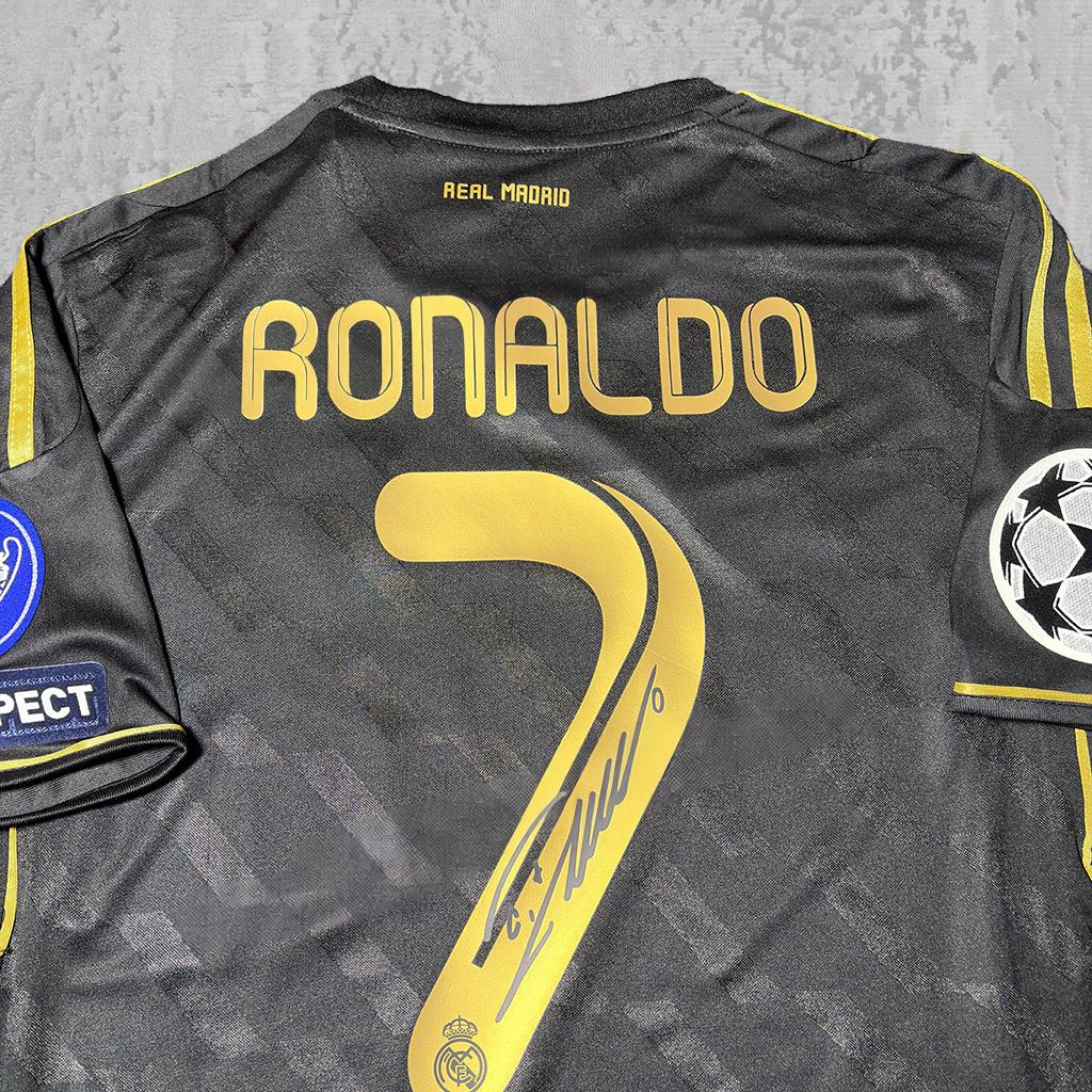Cristiano Ronaldo 2011 Spanish Black Signature Tribute Jersey - Printed Signature Shirt image 2 - printed signature football gift