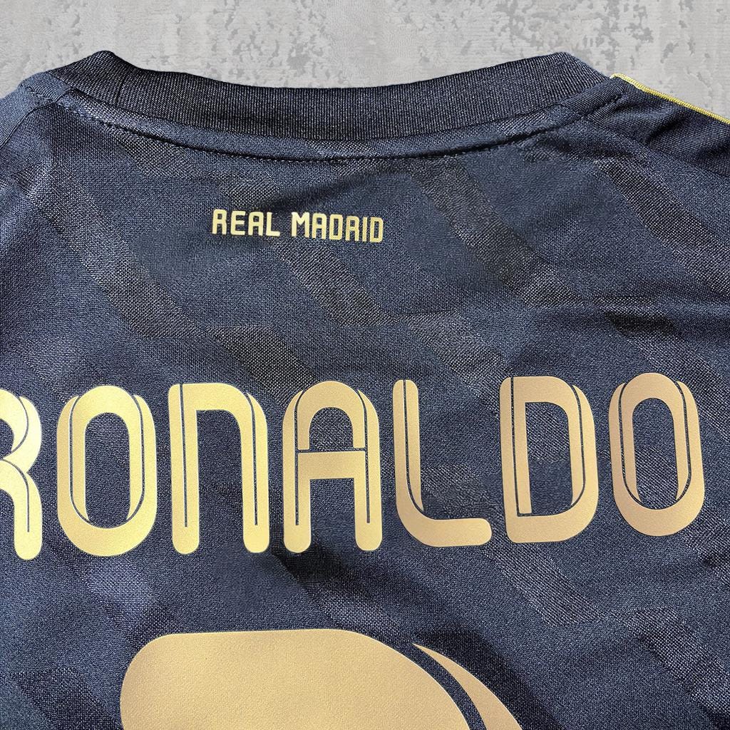 Cristiano Ronaldo 2011 Spanish Black Signature Tribute Jersey - Printed Signature Shirt image 3 - printed signature football gift