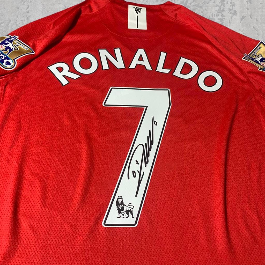 Cristiano Ronaldo 2008 Classic Manchester Red Signature Tribute Jersey - Printed Signature Shirt image 2 - printed signature football gift