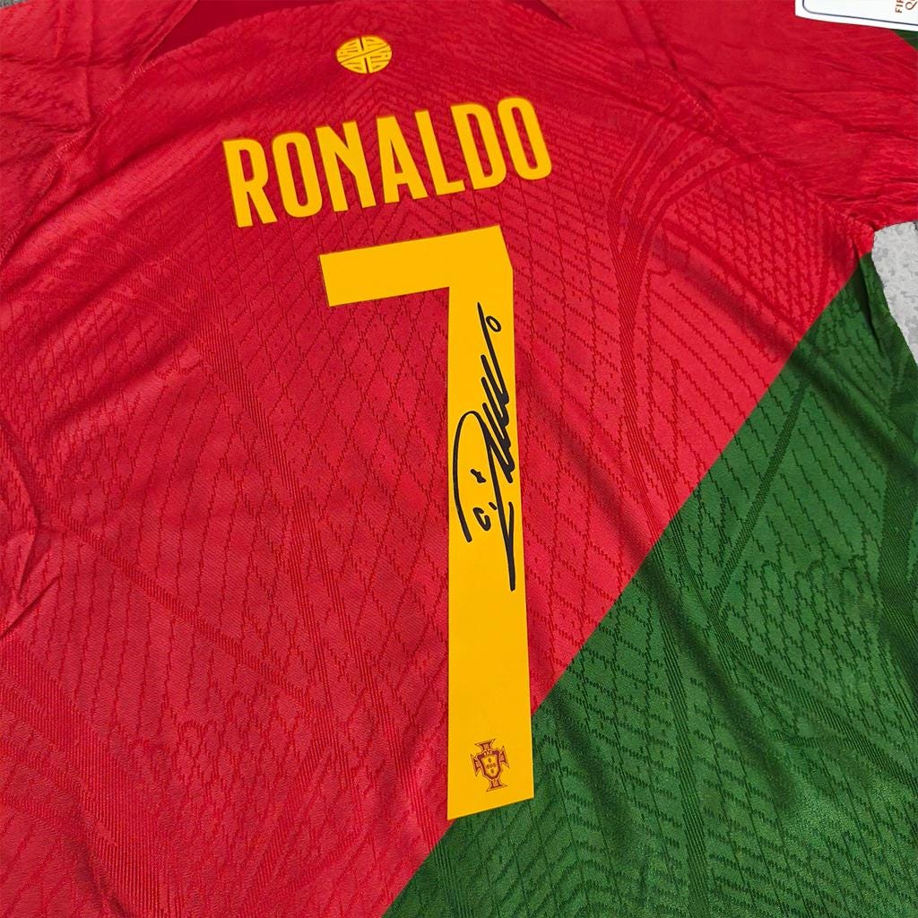 Cristiano Ronaldo 2022 Classic Red & Green Signature Tribute Jersey - Printed Signature Shirt image 2 - printed signature football gift
