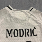 Luka Modrić 2024 Spanish White European Crown Signature Tribute Jersey - Printed Signature Shirt image 3 - printed signature football gift