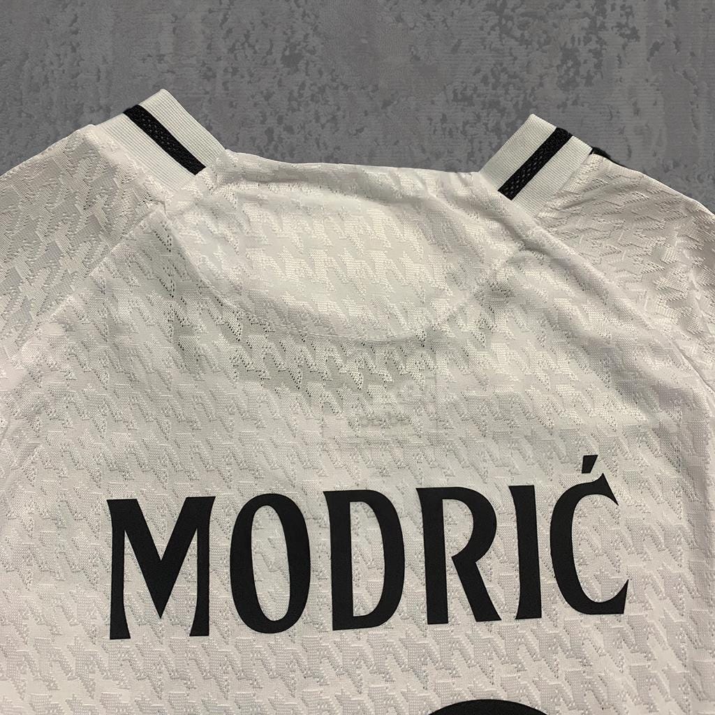 Luka Modrić 2024 Spanish White European Crown Signature Tribute Jersey - Printed Signature Shirt image 3 - printed signature football gift