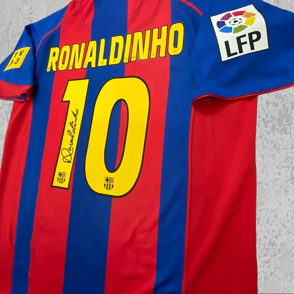 Ronaldinho 2005 Catalan Blue Red Stripe Signature Tribute Jersey - Printed Signature Shirt image 3 - printed signature football gift