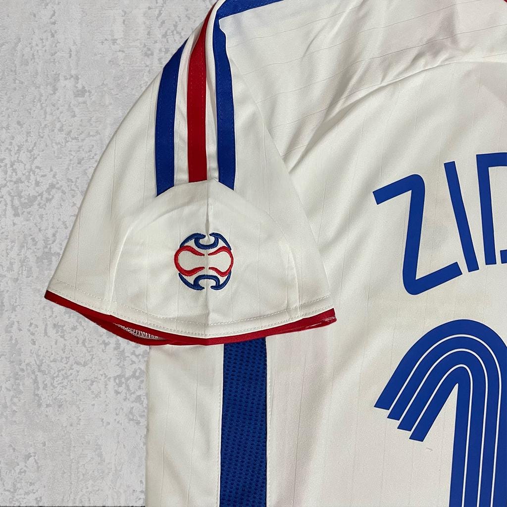 Zinedine Zidane 2006 Les Bleus White & Blue Signature Tribute Jersey - Printed Signature Shirt image 3 - printed signature football gift
