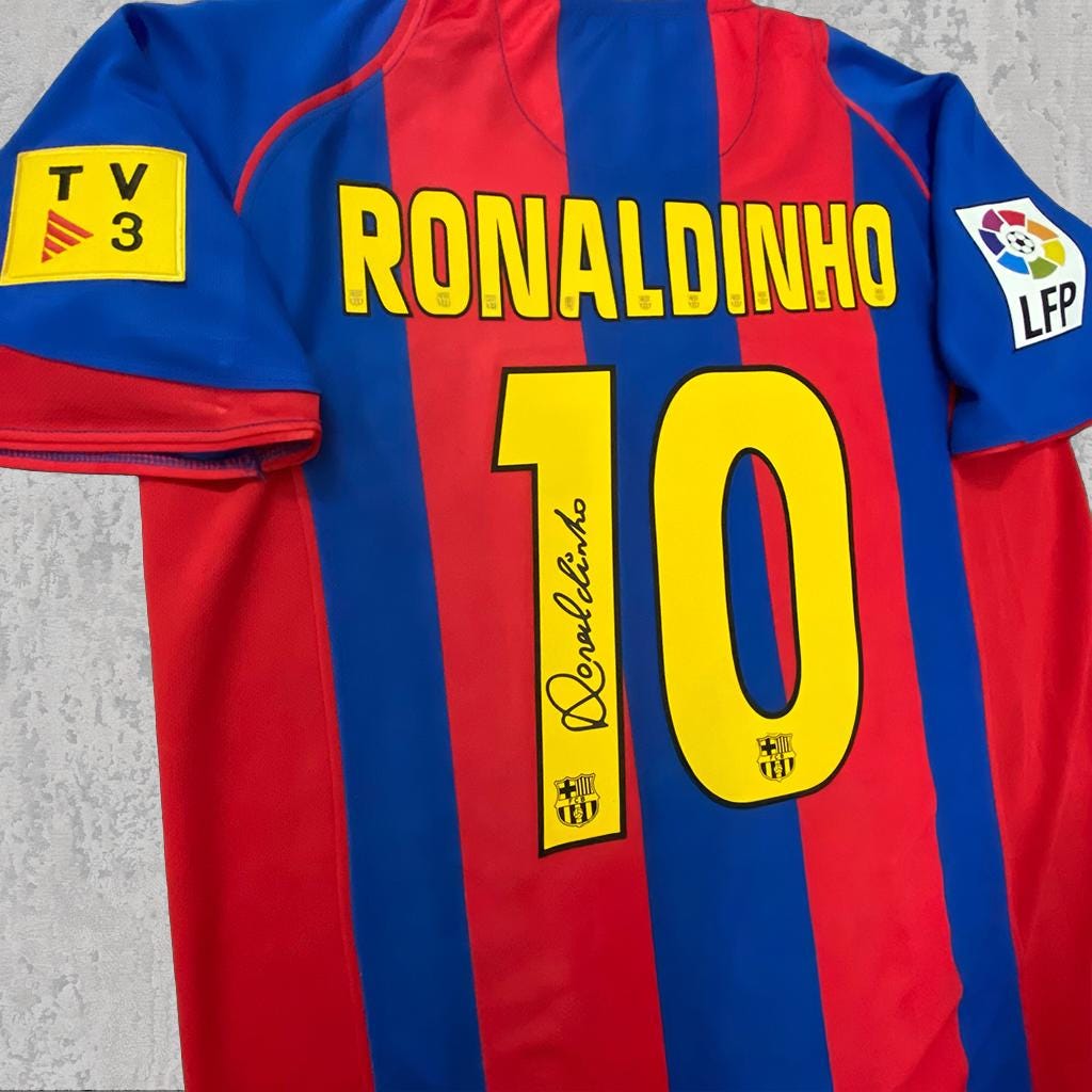 Ronaldinho 2005 Catalan Blue Red Stripe Signature Tribute Jersey - Printed Signature Shirt image 2 - printed signature football gift